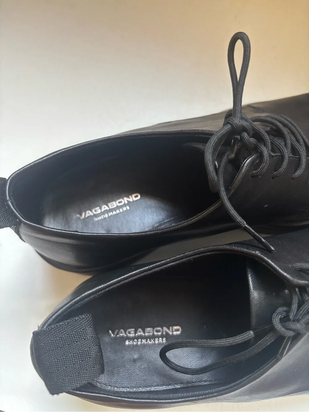 Vagabond shoemakers tara